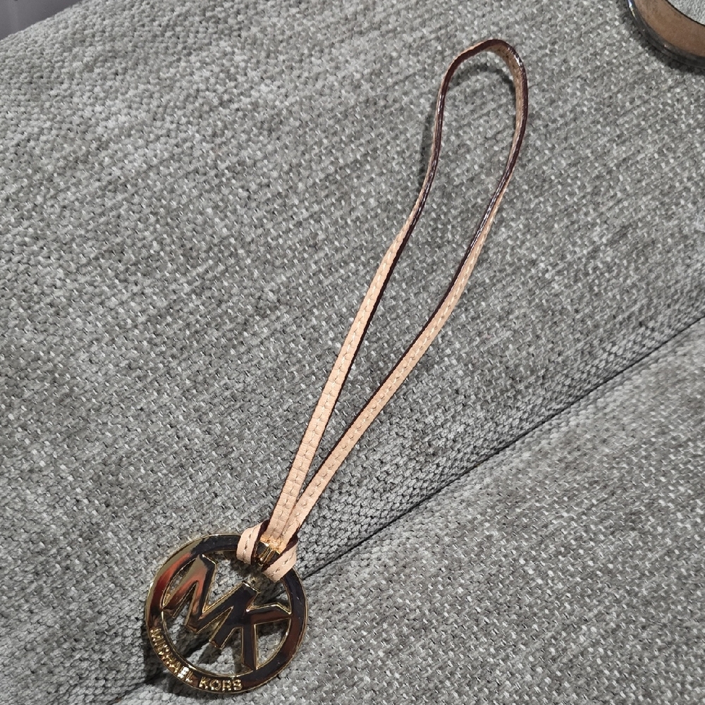 Michael KORS Emblem With Leather Strap